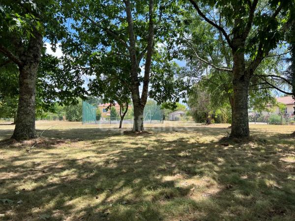 Demeure de charme XIXème 9 pièces de 255 m² avec piscine et terrain de tennis - Saint Aigulin (17)