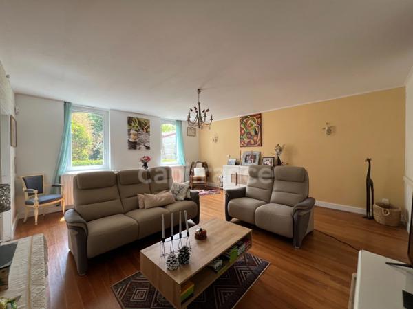 Demeure de charme XIXème 9 pièces de 255 m² avec piscine et terrain de tennis - Saint Aigulin (17)