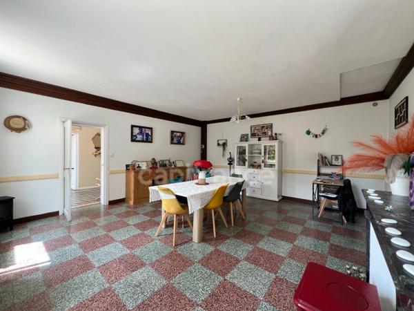 Demeure de charme XIXème 9 pièces de 255 m² avec piscine et terrain de tennis - Saint Aigulin (17)