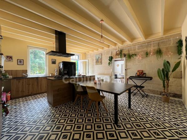 Demeure de charme XIXème 9 pièces de 255 m² avec piscine et terrain de tennis - Saint Aigulin (17)