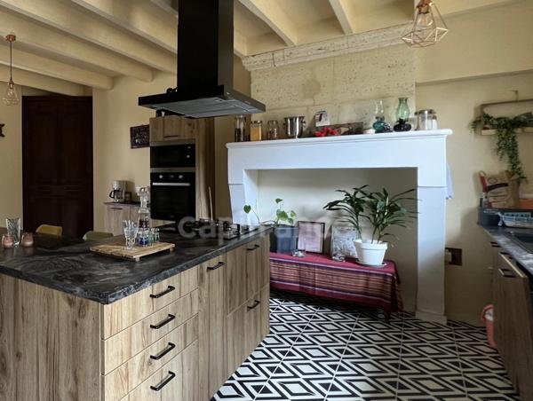 Demeure de charme XIXème 9 pièces de 255 m² avec piscine et terrain de tennis - Saint Aigulin (17)