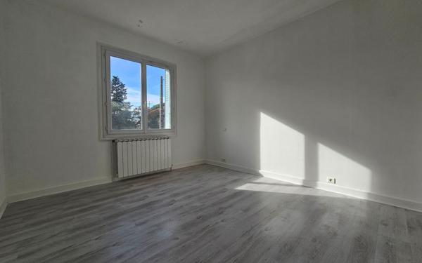 Maison à vendre    6 pièces •  Montélimar