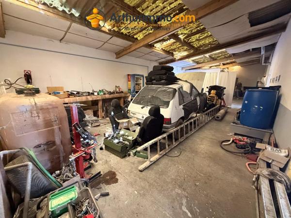 Vente                                                      Fonds de commerce
                        
                     4 pièces                      272 m2                     à Lavelanet