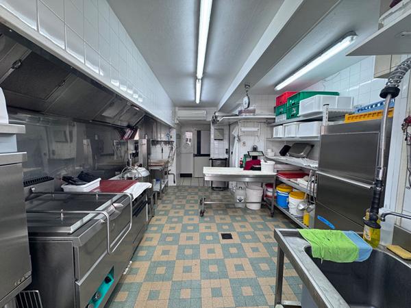 MUR et FOND de commerce Boucherie/traiteur + Appartements  PUY GUILLAUME