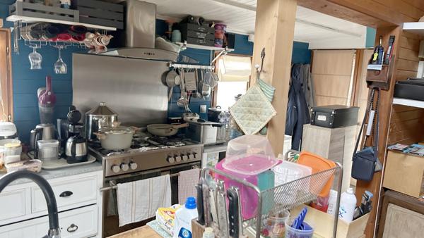 CHALET - 3 CHAMBRES - 2 BUREAUX - TERRAIN