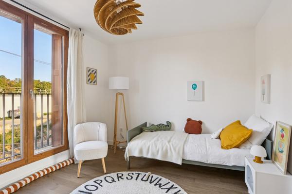 Maison 5 pièces de 120m² + 2 terrasses / jardin + 2 parking ! VERSAILLES
