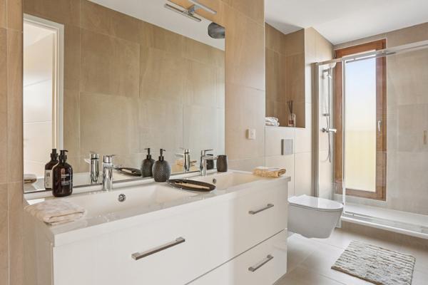 Maison 5 pièces de 120m² + 2 terrasses / jardin + 2 parking ! VERSAILLES