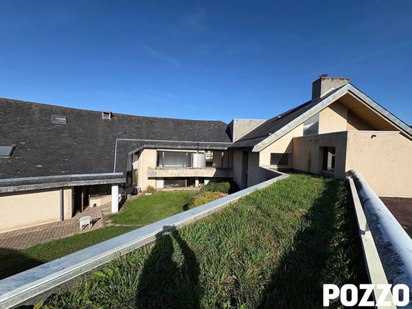 Immeuble de rapport à Coutances 1200 m² de bureau dont une partie libre sur 3919 m² de terrain COUTANCES