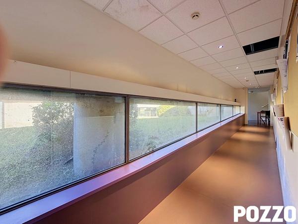 Immeuble de rapport à Coutances 1200 m² de bureau dont une partie libre sur 3919 m² de terrain COUTANCES