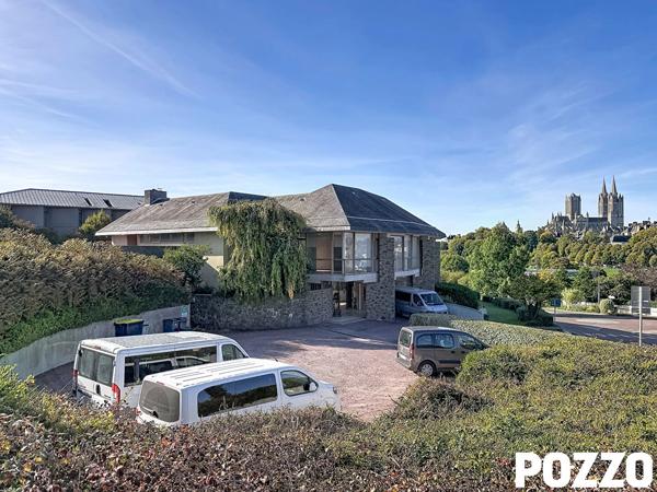 Immeuble de rapport à Coutances 1200 m² de bureau dont une partie libre sur 3919 m² de terrain COUTANCES
