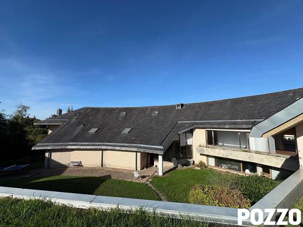 Immeuble de rapport à Coutances 1200 m² de bureau dont une partie libre sur 3919 m² de terrain COUTANCES