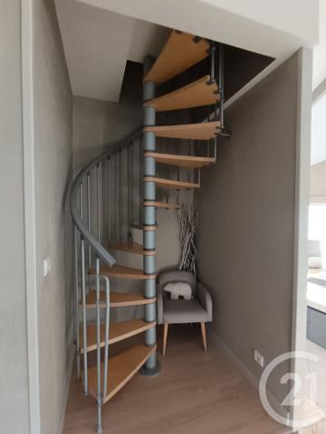 Maison à vendre  5 pièces - 156,80 m2 CHARBONNIERES LES VARENNES - 63