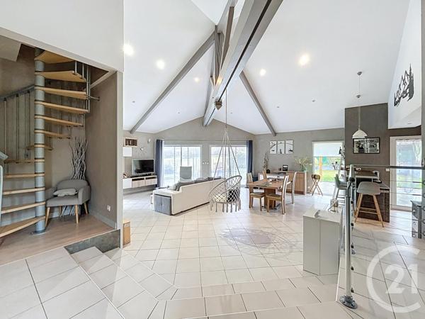 Maison à vendre  5 pièces - 156,80 m2 CHARBONNIERES LES VARENNES - 63