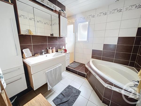 Maison à vendre  5 pièces - 156,80 m2 CHARBONNIERES LES VARENNES - 63