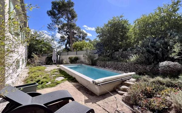 Maison à vendre    7 pièces • 170 m2 Nîmes