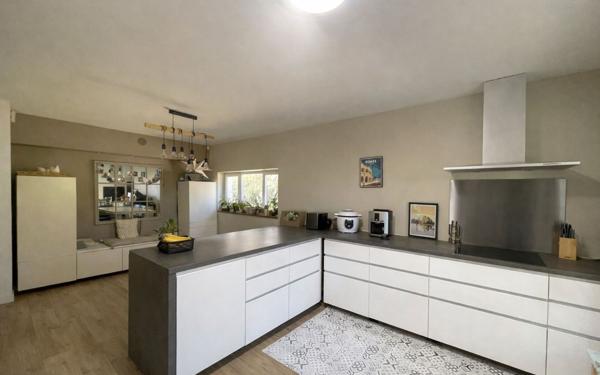 Maison à vendre    7 pièces • 170 m2 Nîmes