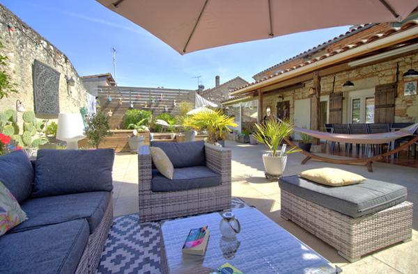 AGEN CENTRE VILLE - Charmante maison de ville avec garage, terrasse et appartement indépendant quartier calme.