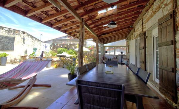 AGEN CENTRE VILLE - Charmante maison de ville avec garage, terrasse et appartement indépendant quartier calme.