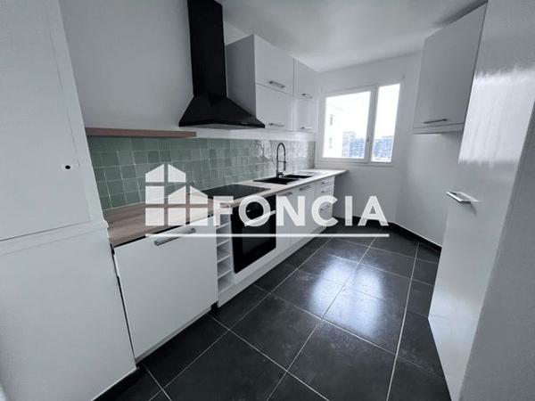 Location Appartement 4 pièces 82.9 m² - 407 Place Gustave Courbet Noisy Le Grand 93160