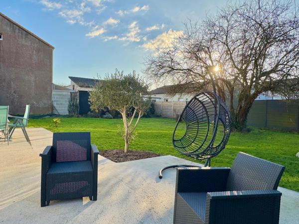 Plain-pied sans travaux, 3 chambres, garage et jardin.