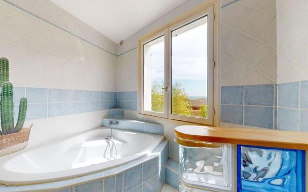 Maison à vendre    3 pièces • 96,90 m2 Romanèche-Thorins