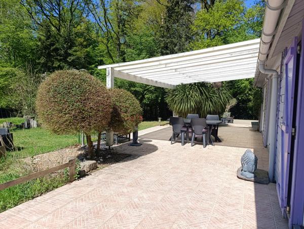 Propriété avec étang - 15975m²