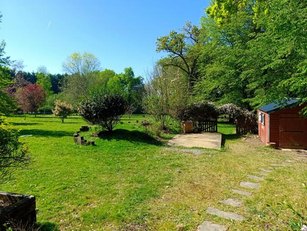 Propriété avec étang - 15975m²