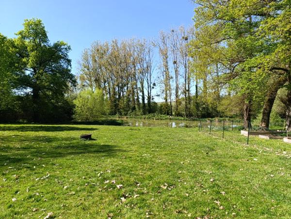 Propriété avec étang - 15975m²