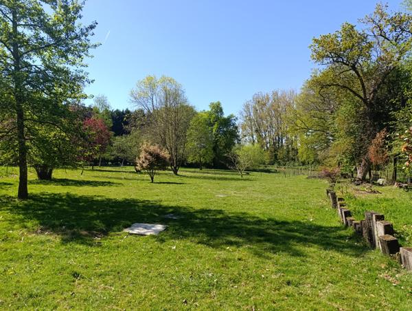 Propriété avec étang - 15975m²