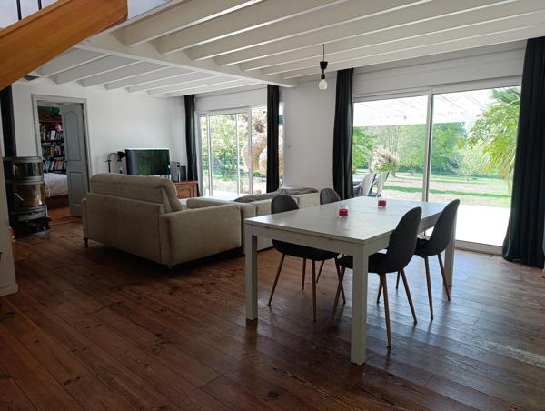 Propriété avec étang - 15975m²