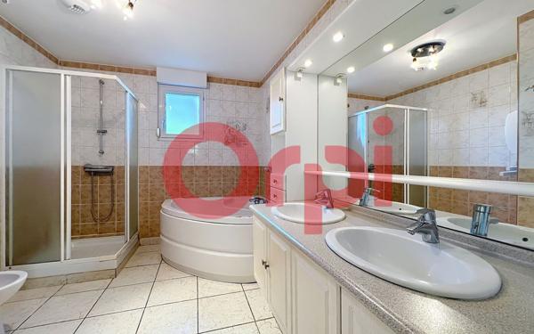 Maison à vendre    5 pièces •  Pia