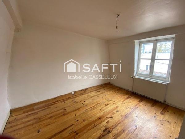 Maison habitable de plein pied, 2 chambres, cour fleurie