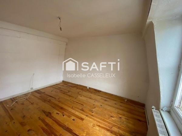 Maison habitable de plein pied, 2 chambres, cour fleurie