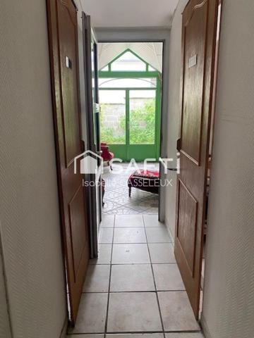 Maison habitable de plein pied, 2 chambres, cour fleurie