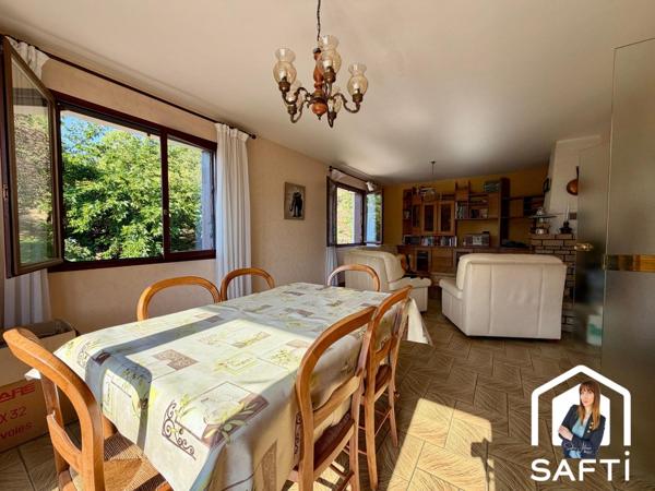 Maison familiale avec piscine, grand sous-sol et terrain arboré avec vue sur le Vercors