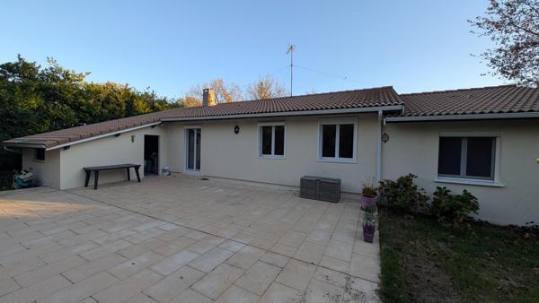 Maison plain-pied 5 pièces – 112 m² – Terrain 826 m² – Piscine – Le Pian-Médoc