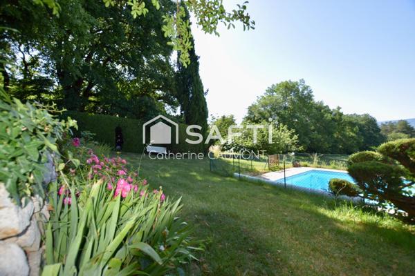 Propriété avec piscine dans un écrin de verdure