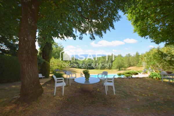 Propriété avec piscine dans un écrin de verdure