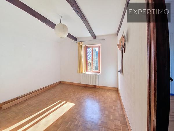 Centrès (12120) Maison sur 3 niveaux avec cave ; studio au RDC et une grange indépendante + grand verger