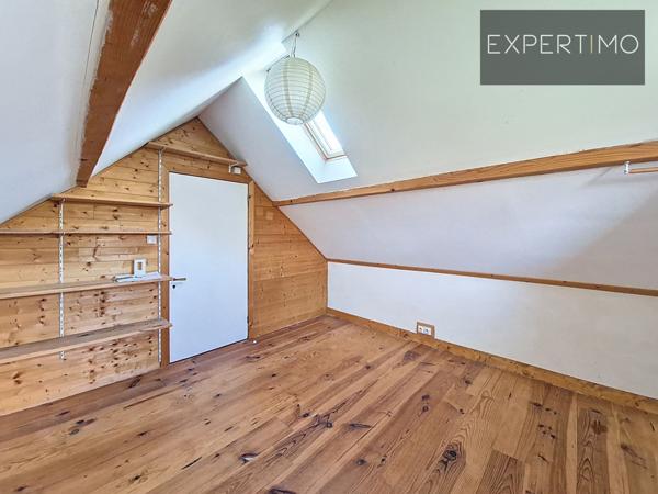 Centrès (12120) Maison sur 3 niveaux avec cave ; studio au RDC et une grange indépendante + grand verger