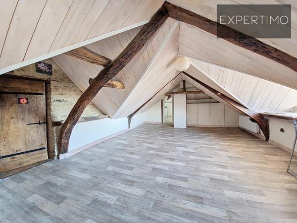 Centrès (12120) Maison sur 3 niveaux avec cave ; studio au RDC et une grange indépendante + grand verger