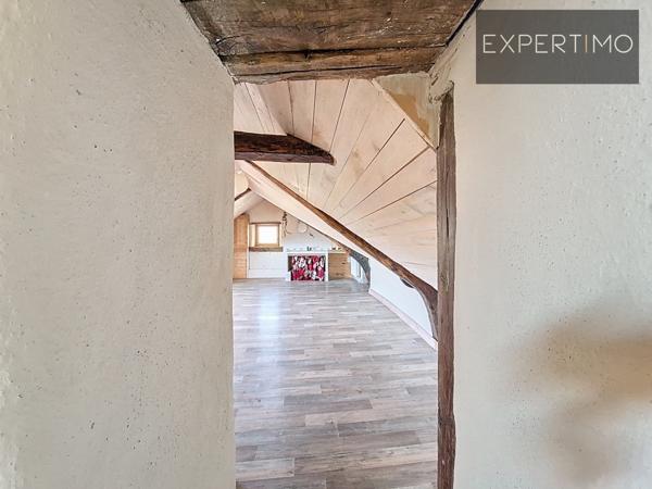 Centrès (12120) Maison sur 3 niveaux avec cave ; studio au RDC et une grange indépendante + grand verger