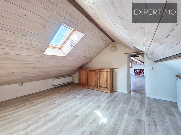 Centrès (12120) Maison sur 3 niveaux avec cave ; studio au RDC et une grange indépendante + grand verger