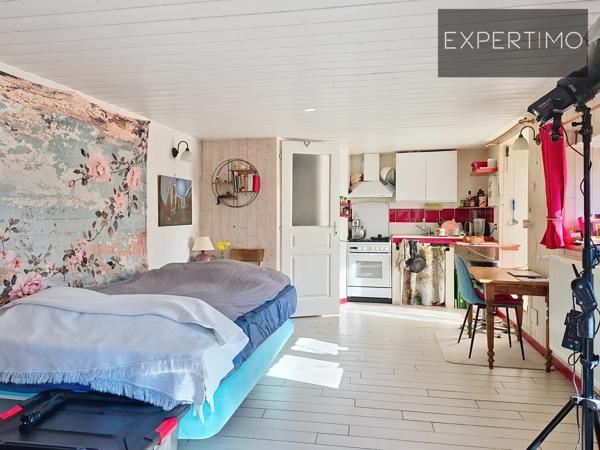 Centrès (12120) Maison sur 3 niveaux avec cave ; studio au RDC et une grange indépendante + grand verger
