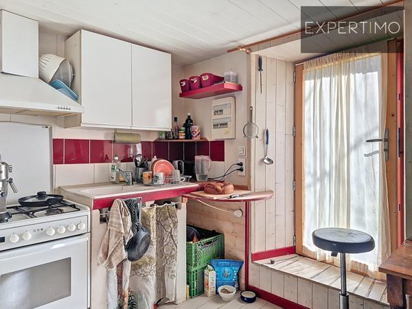 Centrès (12120) Maison sur 3 niveaux avec cave ; studio au RDC et une grange indépendante + grand verger