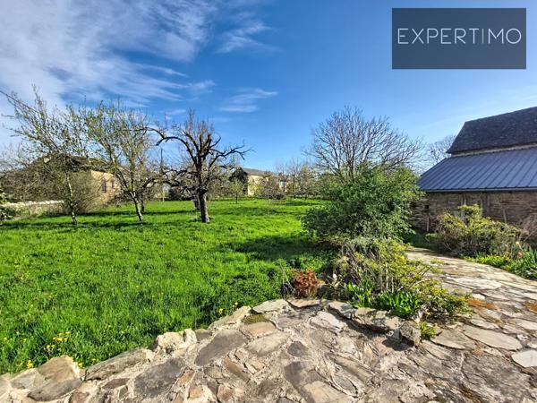 Centrès (12120) Maison sur 3 niveaux avec cave ; studio au RDC et une grange indépendante + grand verger