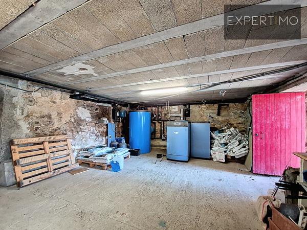 Centrès (12120) Maison sur 3 niveaux avec cave ; studio au RDC et une grange indépendante + grand verger