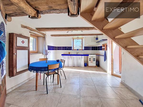 Centrès (12120) Maison sur 3 niveaux avec cave ; studio au RDC et une grange indépendante + grand verger