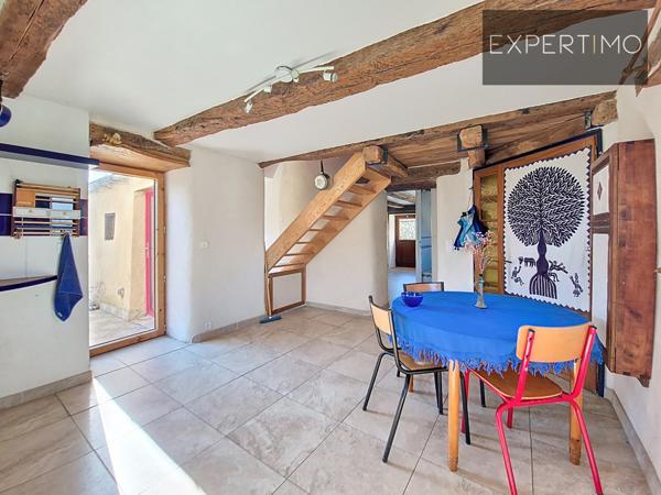 Centrès (12120) Maison sur 3 niveaux avec cave ; studio au RDC et une grange indépendante + grand verger