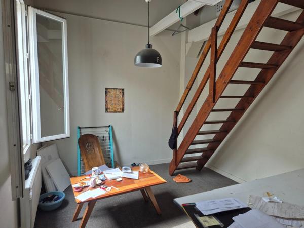 Appartement T2 en résidence sécurisée, face Hôtel de Ville, proche tous commerces et transport.